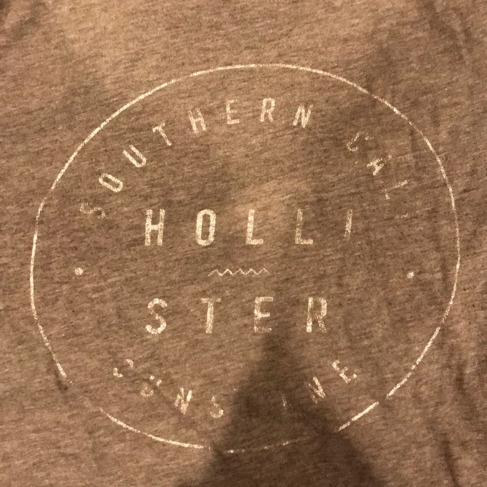 Hollister tee